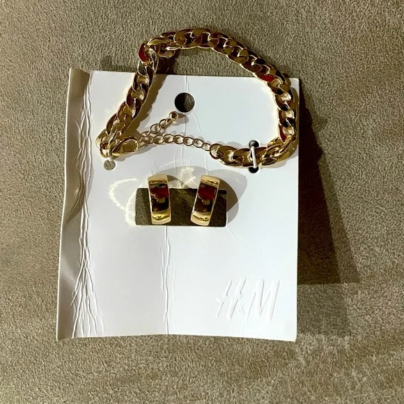 Copy list …. H&M gold plated bracelet and earring set. Brand new - Picture 1 of 2
